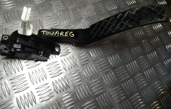 Volkswagen Touareg I Accelerator throttle pedal 7L6723507
