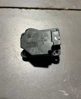 Land Rover Freelander 2 - LR2 A/C air flow flap actuator/motor 6g9n19e616 F7138 070131