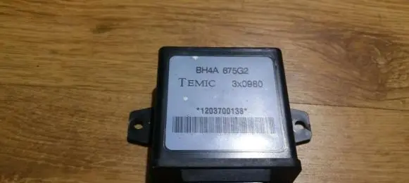 Mazda 323 Immobilizer control unit/module bh4A675G2 3X0980
