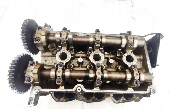 Ford Cougar Engine head RFF73E6090DA F73E6090DA