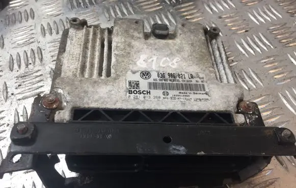 Volkswagen PASSAT B6 Engine control unit/module 03G906021LR 8108