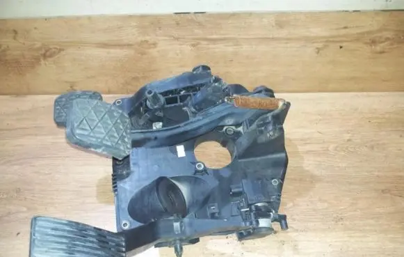 Mercedes-Benz A W168 Accelerator throttle pedal a1682902701 1651941