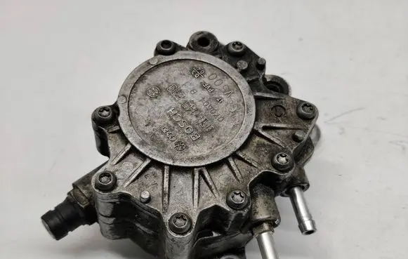Volkswagen Touran I Vacuum pump 03G145209 070604B PV2703