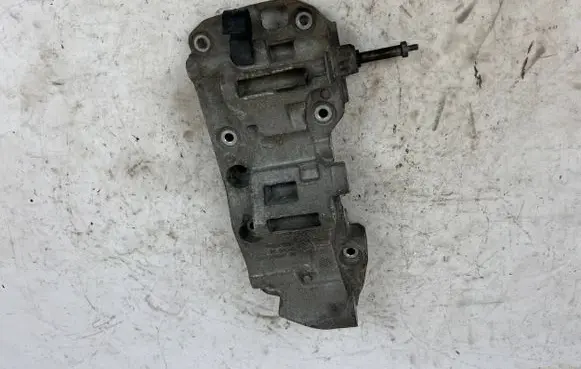 BMW 5 GT F07 Generator/alternator bracket 8506863
