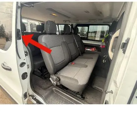Opel Vivaro Sliding door trim 67277 075742