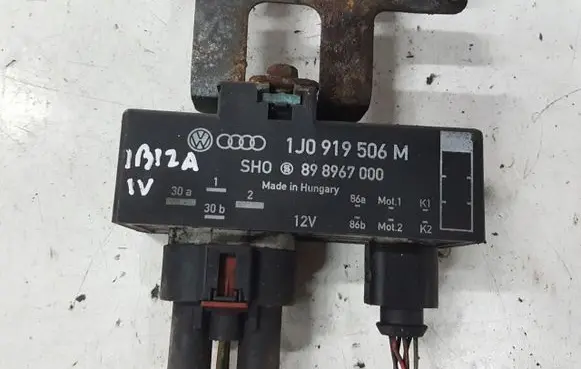 Skoda Fabia Mk2 (5J) Coolant fan relay 1J0919506M
