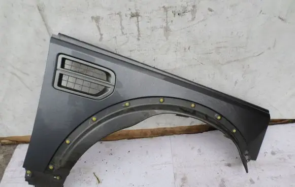 Land Rover Discovery 3 - LR3 Fender
