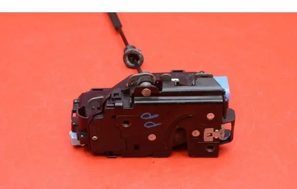 Skoda Octavia Mk2 (1Z) Front door lock 3D2837016J
