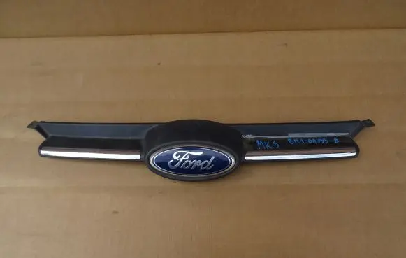 Ford Focus Front bumper upper radiator grill BM51BA133B