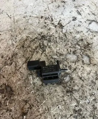 Audi A4 S4 B8 8K Turbo solenoid valve 037906283C