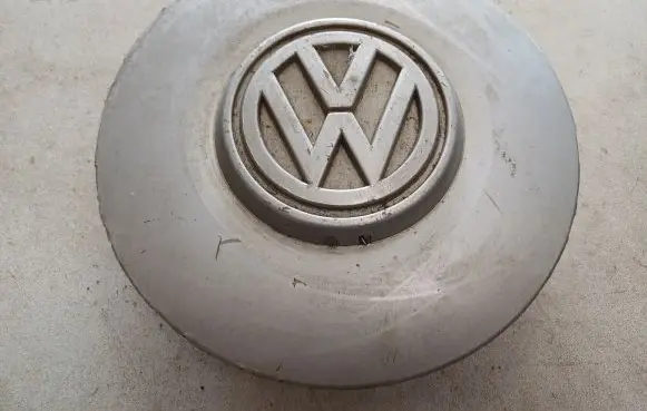 Volkswagen Golf III Original wheel cap 1H0601151B 1H0601149B