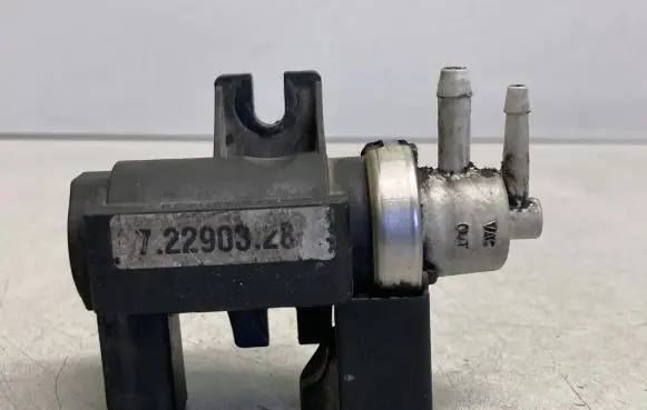 Audi A4 S4 B6 8E 8H Turbo solenoid valve 72290328