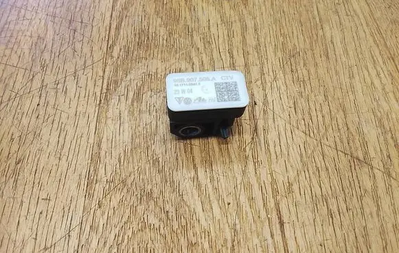 Porsche Macan (95B) Air suspension front height level sensor 95B907508A