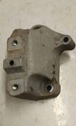 Gearbox mounting bracket