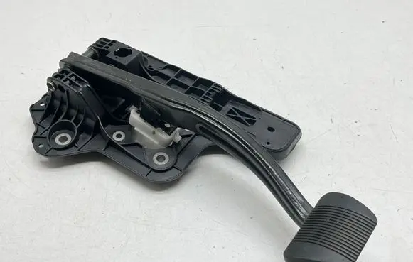 Chrysler Pacifica Brake pedal 
