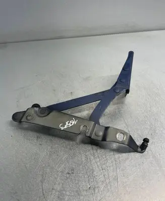 Audi A4 S4 B7 8E 8H Tailgate/trunk/boot hinge 8H0827302A