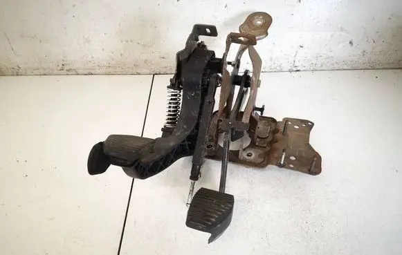 Peugeot 307 Clutch pedal 9650104880