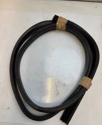 Ford Focus Front door rubber seal 2113213