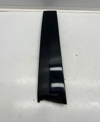 Peugeot 5008 II Front door glass trim molding 9811261080 5957U110