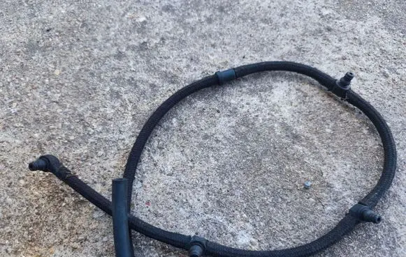 Jeep Cherokee III KJ Fuel return line/hose 