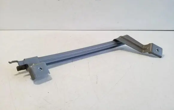 Nissan X-Trail T32 Rear door windshield rail 