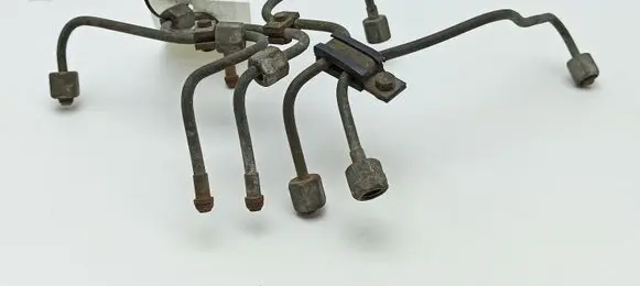 Fuel injector supply line/pipe