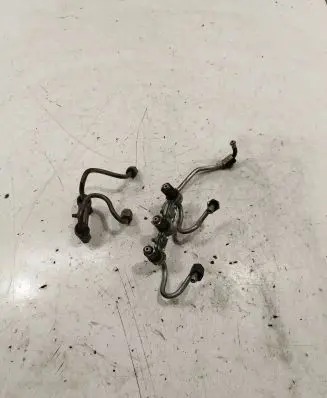 Toyota Auris 150 Fuel injector supply line/pipe 
