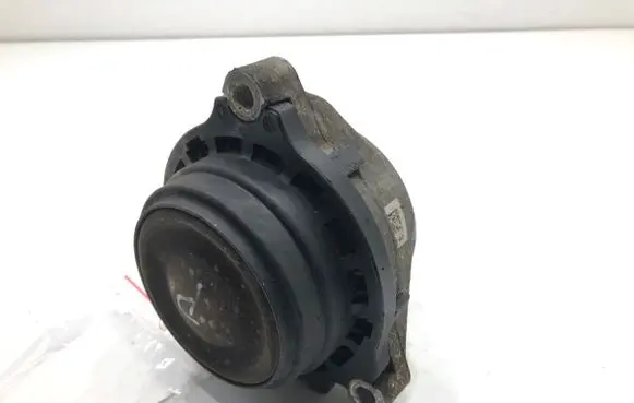 BMW 4 F32 F33 Engine mount vacuum valve 6856406