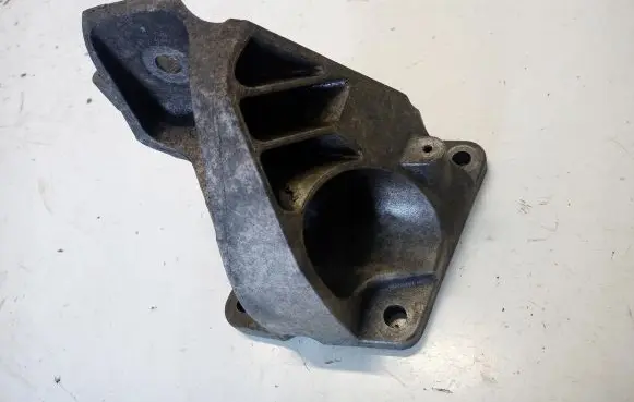 Land Rover Range Rover L405 Engine mount bracket CPLA