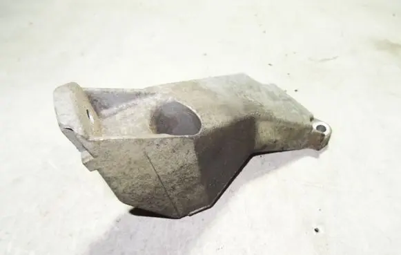 Audi A4 S4 B6 8E 8H Engine mounting bracket 8E0199307A