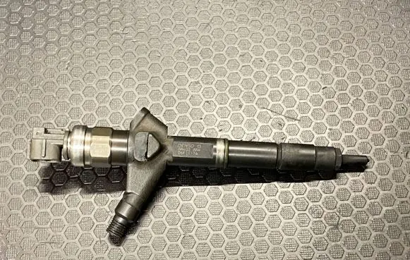 Nissan X-Trail T30 Fuel injector AW402AW4 06F11176