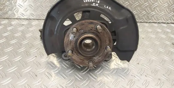 Toyota Verso Front wheel hub