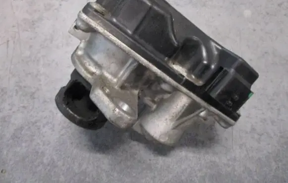 Renault Fluence EGR valve 147101478R H8201061904