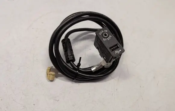 BMW X3 F25 AUX in-socket connector 84109237653 61319129651 51169138500