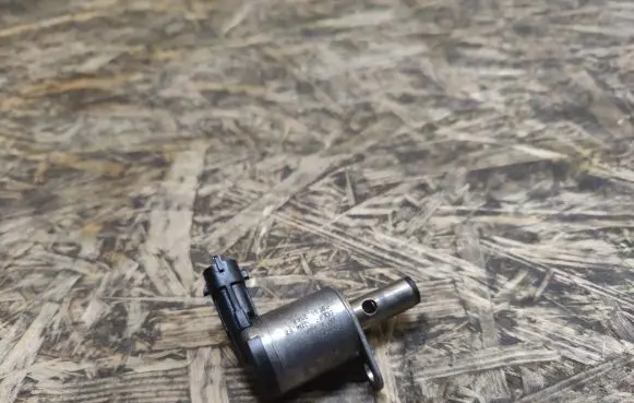 Jaguar XJL Camshaft vanos timing valve 8W936D255AA