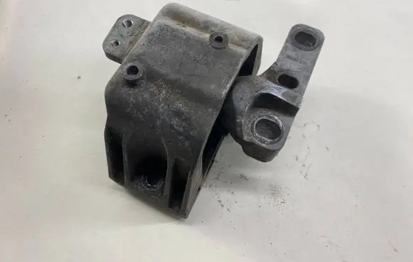 Volkswagen Golf IV Engine mount bracket 1J0199262BF