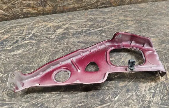Maserati Quattroporte Fender mounting bracket