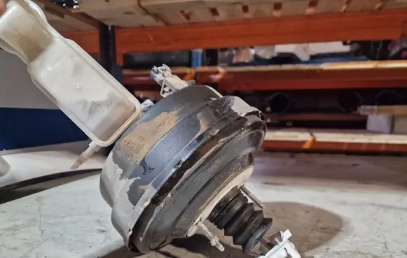 Buick Encore I Brake booster