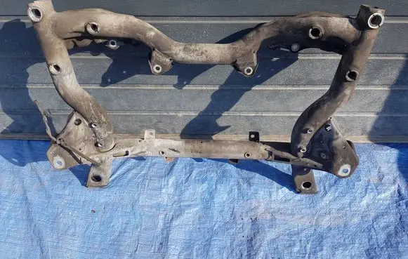 Mercedes-Benz C W204 Front subframe A2046281057KWE A24851073 A2046281057