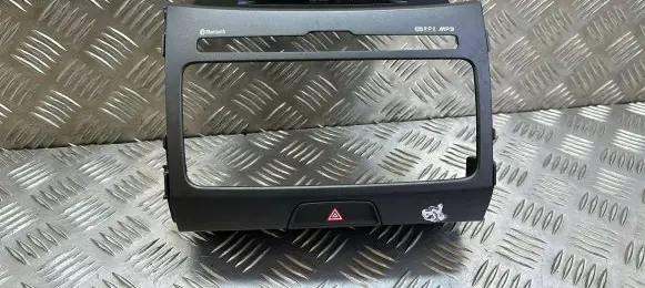 Radio/GPS head unit trim