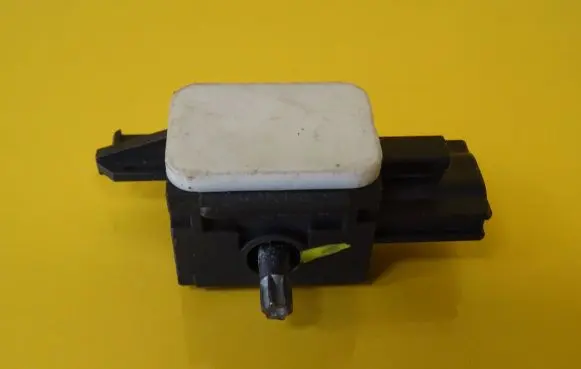 Renault Clio II Airbag deployment crash/impact sensor 8200529572