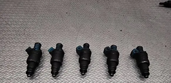 Volvo 850 Fuel injectors set 1389563