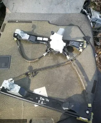 Ford Focus Front door window regulator with motor CM51A23200AF