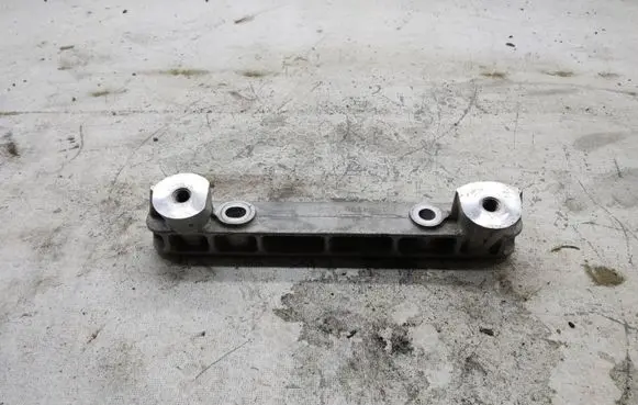 Volvo XC40 Engine mounting bracket 32137504 8839666106