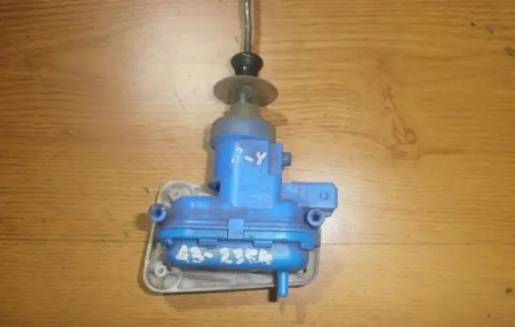 Audi 80 90 B3 Central locking vacuum pump 893862123