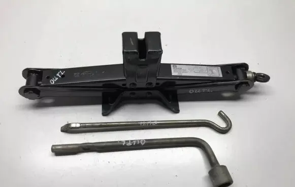 Mitsubishi Outlander Tool set 