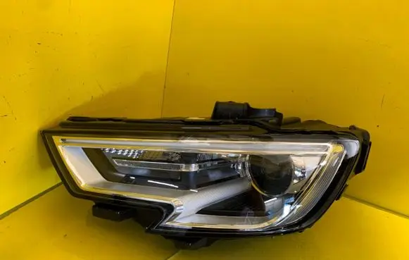 Audi A3 S3 8V Headlight/headlamp 8V0941005E
