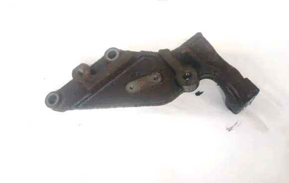 Engine mounting bracket