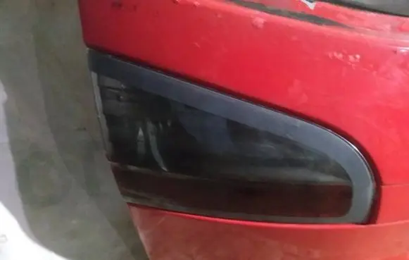Tailgate rear/tail lights