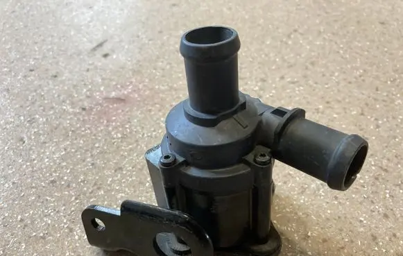 Audi Q3 8U Electric auxiliary coolant/water pump 06H121601M